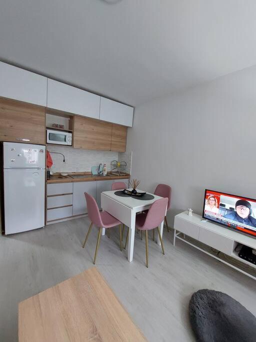 City Center Chic, Urban Apartment 스코페 외부 사진